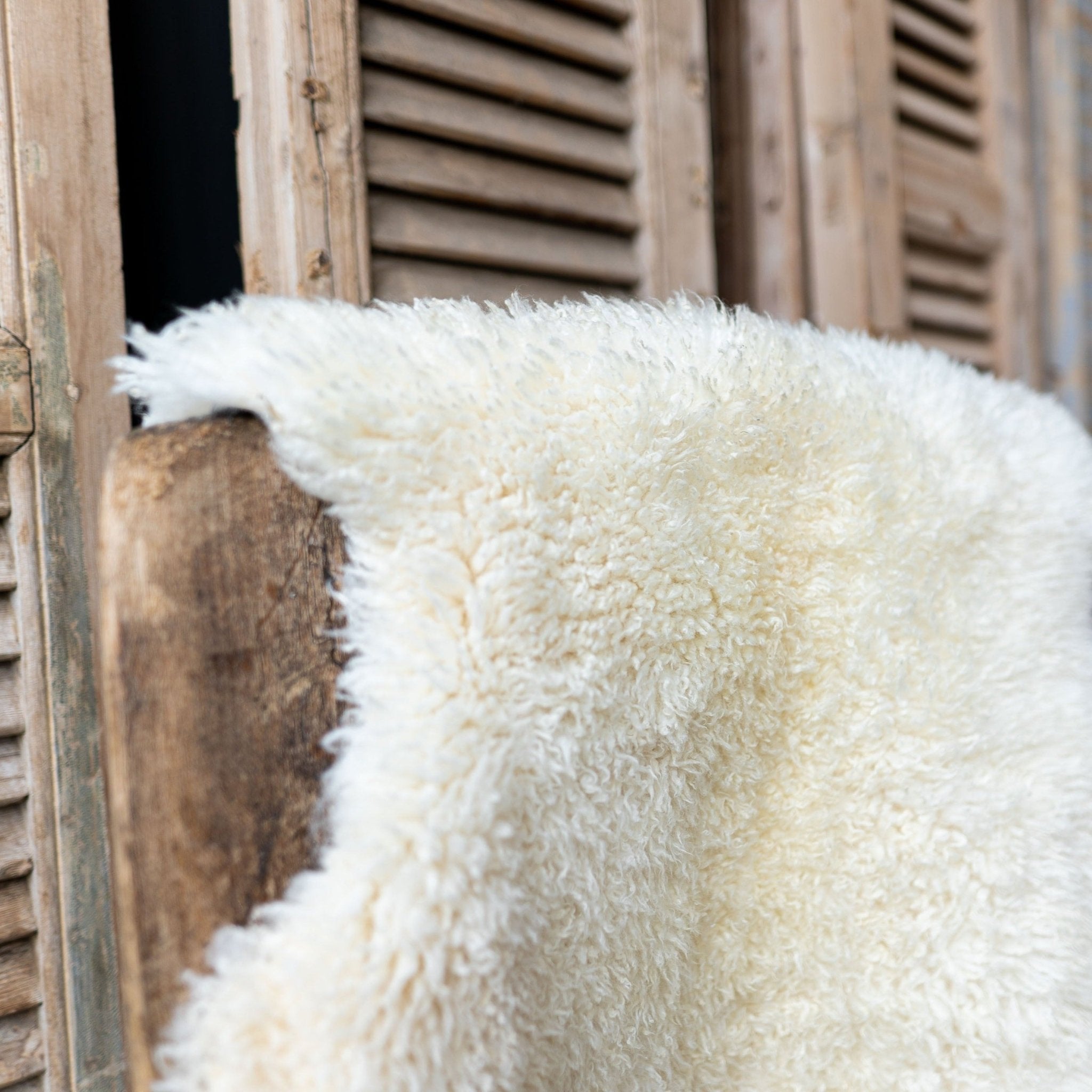 Icelandic Sheepskin Throw Rug - Uncombed Beige - Rugs - Hello Norden
