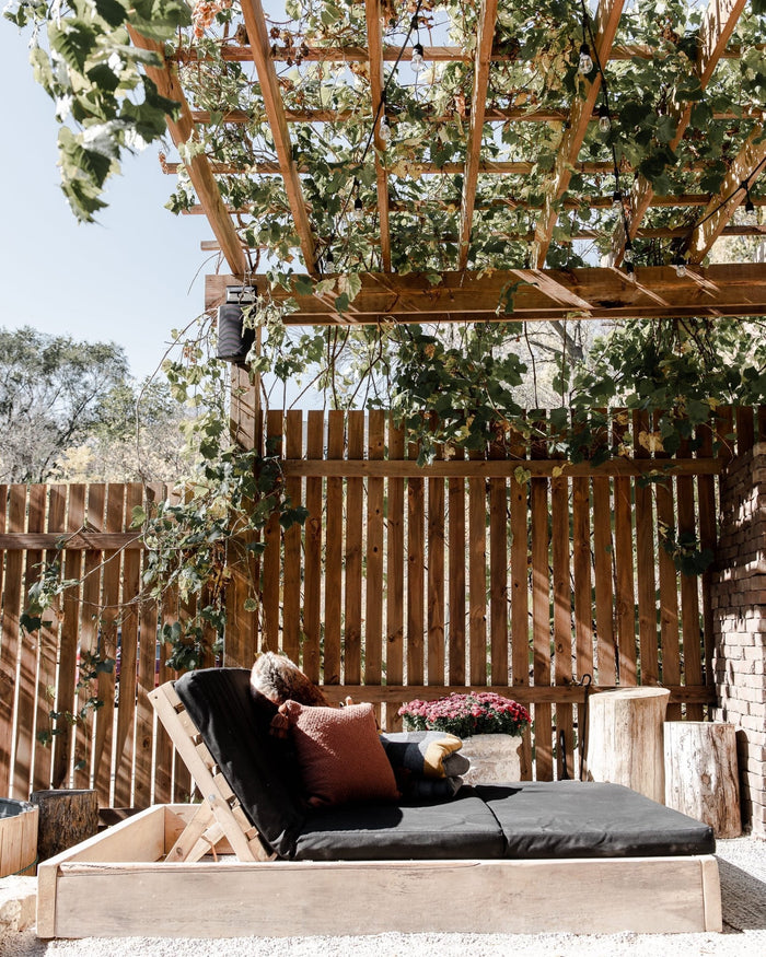 DIY : RECLAIMED WOOD OUTDOOR ADJUSTABLE DOUBLE-CHAISE - Hello Norden