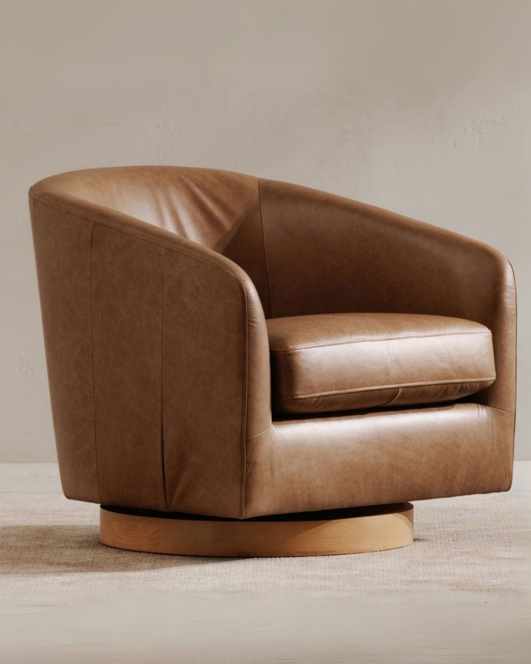 Eeva Leather Swivel Chair - Lounge Chairs - Hello Norden