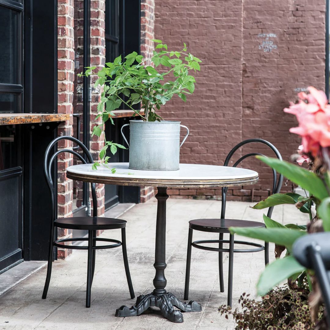 Round metal bistro discount table