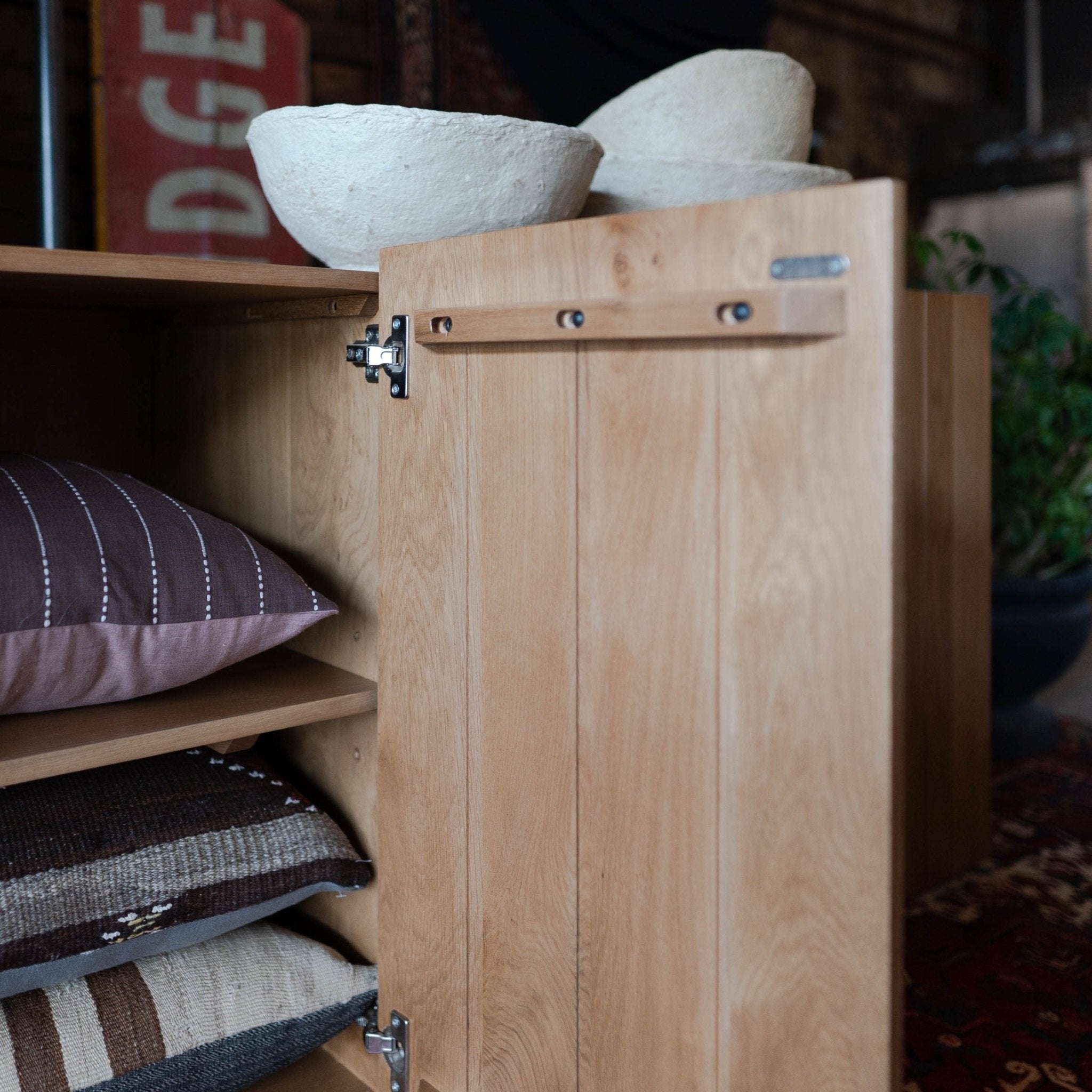 Magnus Modern Oak Console - Consoles - Hello Norden